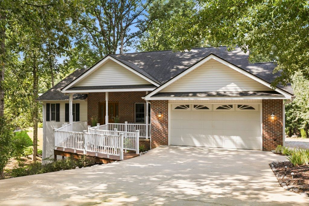 439 Cane Creek Landing, Seneca, SC 29672