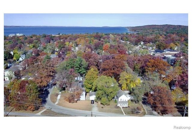 863 Boyd Avenue, Traverse City, MI 49686