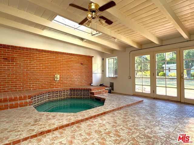 17813 Raymer Street, Los Angeles, CA 91325