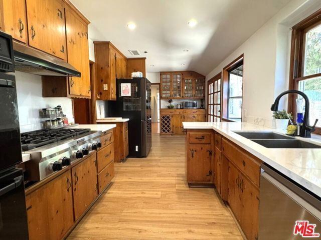 17813 Raymer Street, Los Angeles, CA 91325