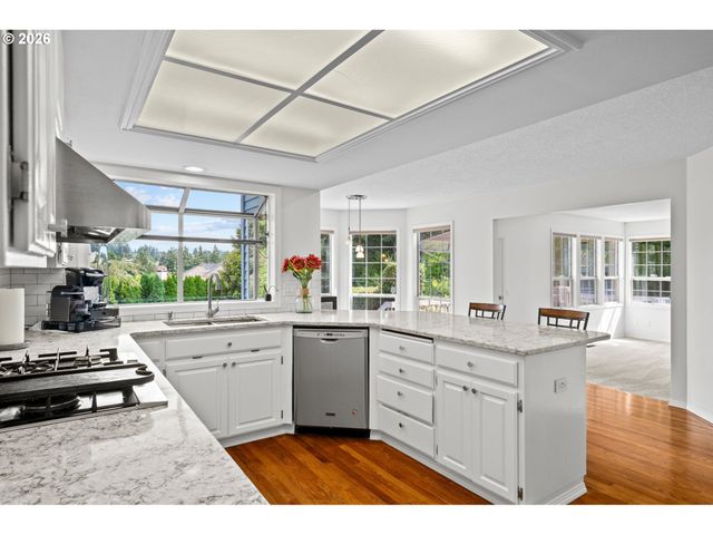 3415 RIVERKNOLL Way, West Linn, OR 97068