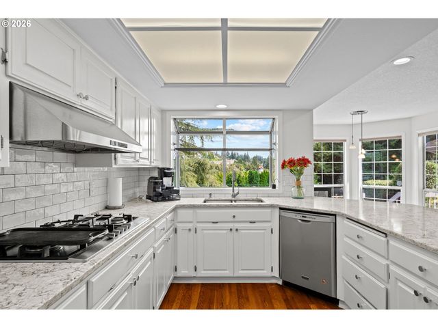 3415 RIVERKNOLL Way, West Linn, OR 97068
