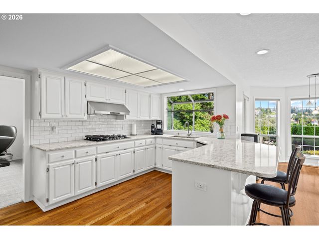 3415 RIVERKNOLL Way, West Linn, OR 97068