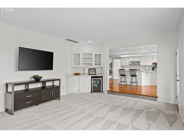 3415 RIVERKNOLL Way, West Linn, OR 97068