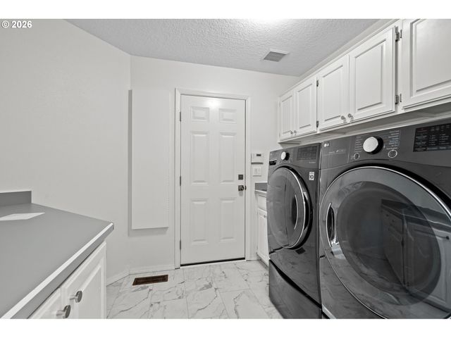3415 RIVERKNOLL Way, West Linn, OR 97068
