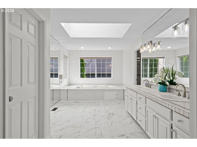 3415 RIVERKNOLL Way, West Linn, OR 97068