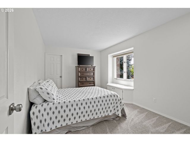 3415 RIVERKNOLL Way, West Linn, OR 97068