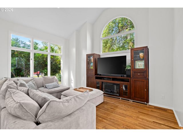 3415 RIVERKNOLL Way, West Linn, OR 97068