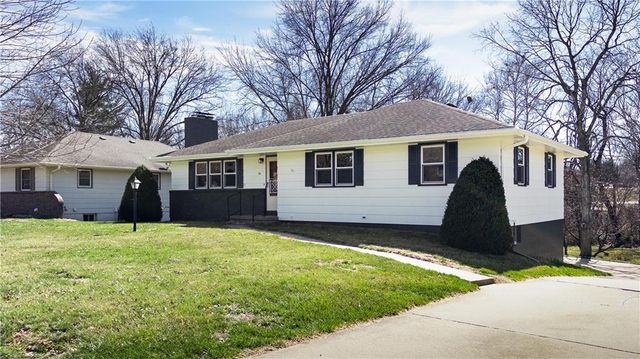24 S Carriage Drive, St Joseph, MO 64506