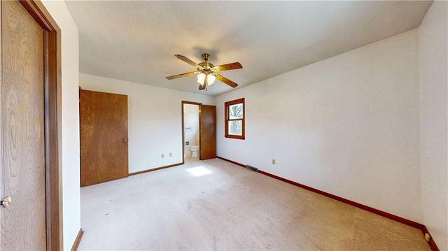 24 S Carriage Drive, St Joseph, MO 64506