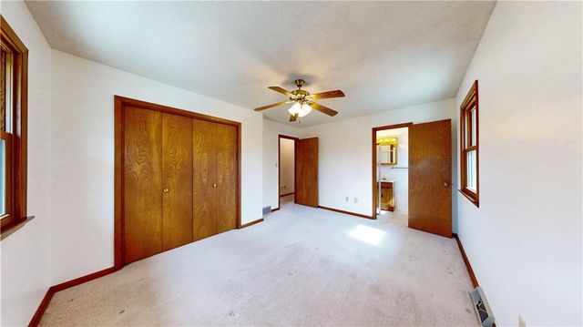 24 S Carriage Drive, St Joseph, MO 64506