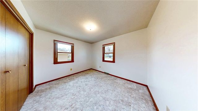 24 S Carriage Drive, St Joseph, MO 64506