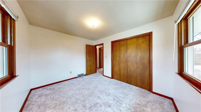 24 S Carriage Drive, St Joseph, MO 64506