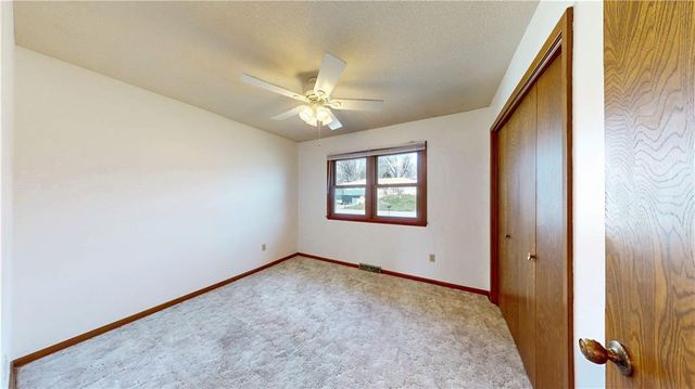 24 S Carriage Drive, St Joseph, MO 64506