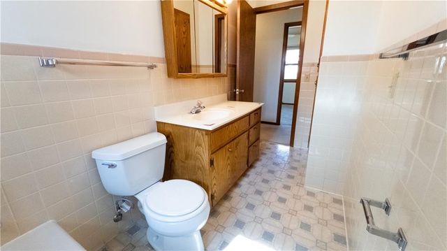 24 S Carriage Drive, St Joseph, MO 64506