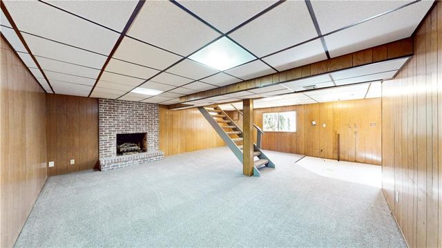 24 S Carriage Drive, St Joseph, MO 64506