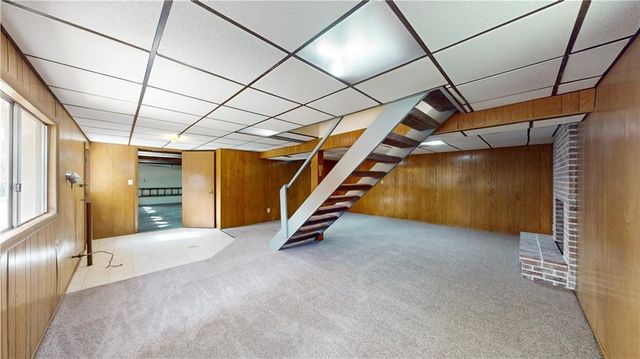 24 S Carriage Drive, St Joseph, MO 64506