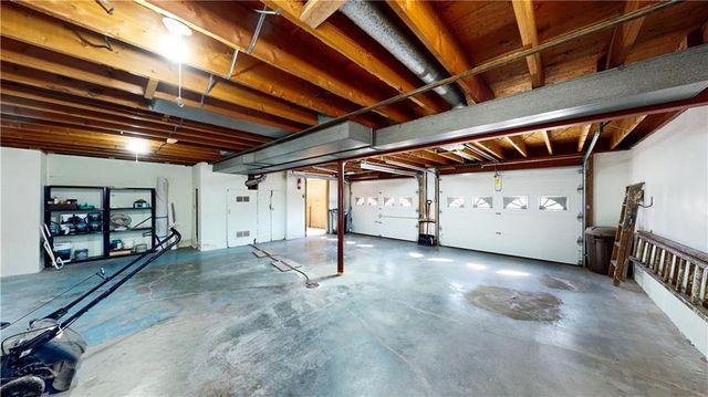 24 S Carriage Drive, St Joseph, MO 64506