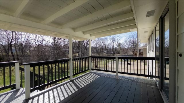 24 S Carriage Drive, St Joseph, MO 64506