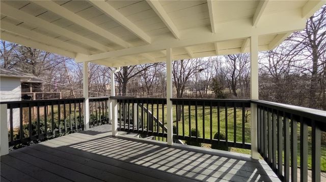 24 S Carriage Drive, St Joseph, MO 64506