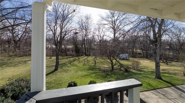 24 S Carriage Drive, St Joseph, MO 64506