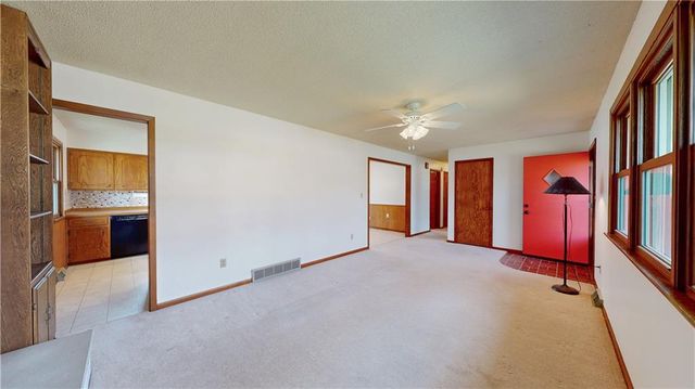 24 S Carriage Drive, St Joseph, MO 64506