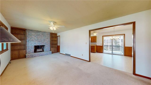 24 S Carriage Drive, St Joseph, MO 64506