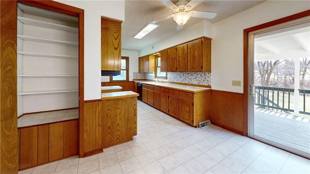 24 S Carriage Drive, St Joseph, MO 64506