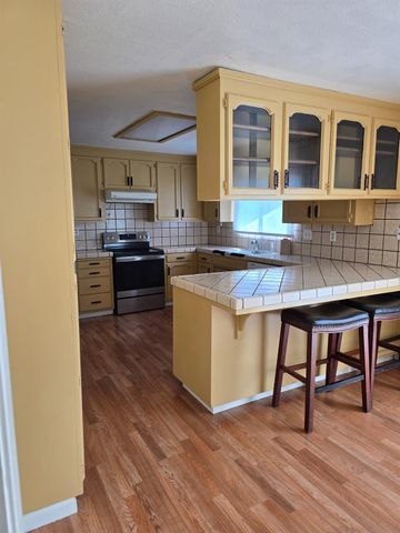 649 Sycamore Ave, Gustine, CA 95322