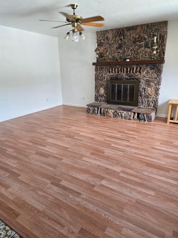 649 Sycamore Ave, Gustine, CA 95322