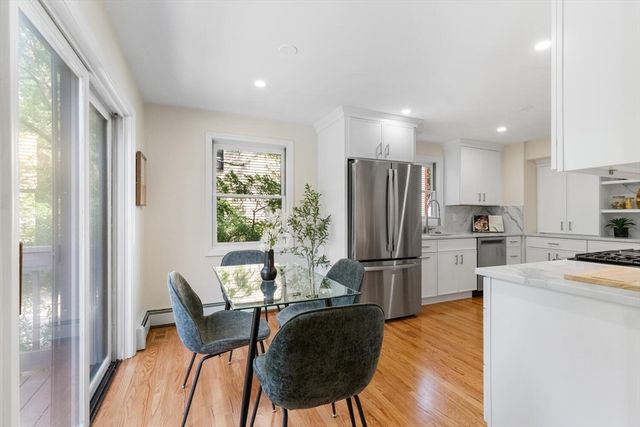 29 Cottage St 29, Newton, MA 02464