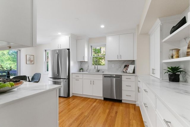 29 Cottage St 29, Newton, MA 02464