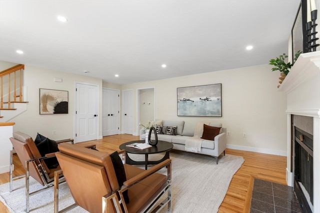 29 Cottage St 29, Newton, MA 02464