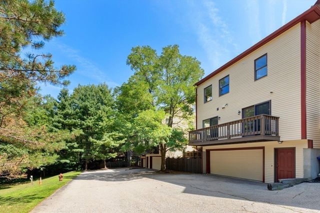 29 Cottage St 29, Newton, MA 02464