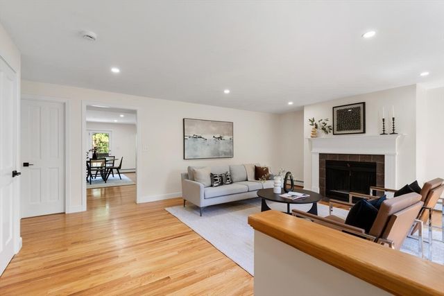 29 Cottage St 29, Newton, MA 02464