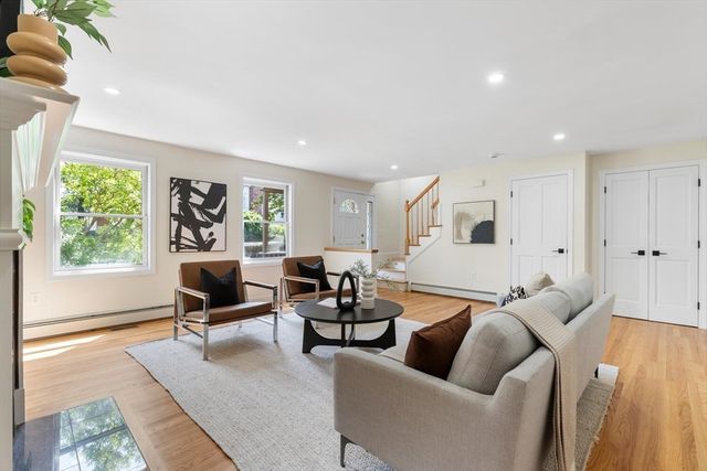 29 Cottage St 29, Newton, MA 02464