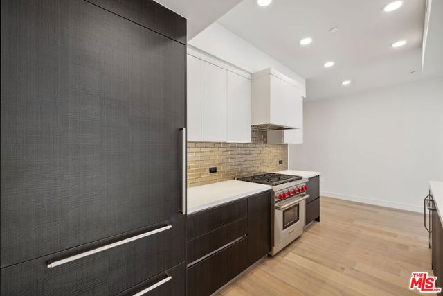 505 S Barrington Avenue 109, Los Angeles, CA 90049