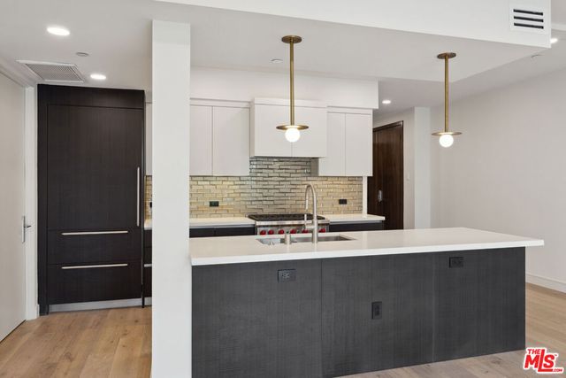 505 S Barrington Avenue 109, Los Angeles, CA 90049