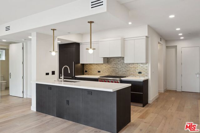 505 S Barrington Avenue 109, Los Angeles, CA 90049