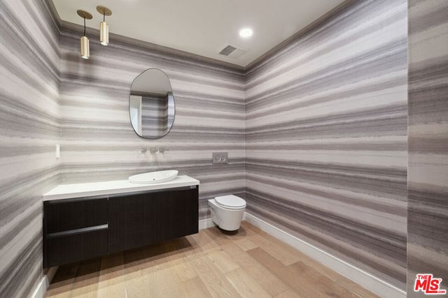 505 S Barrington Avenue 109, Los Angeles, CA 90049