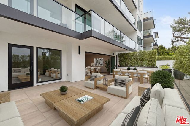 505 S Barrington Avenue 109, Los Angeles, CA 90049