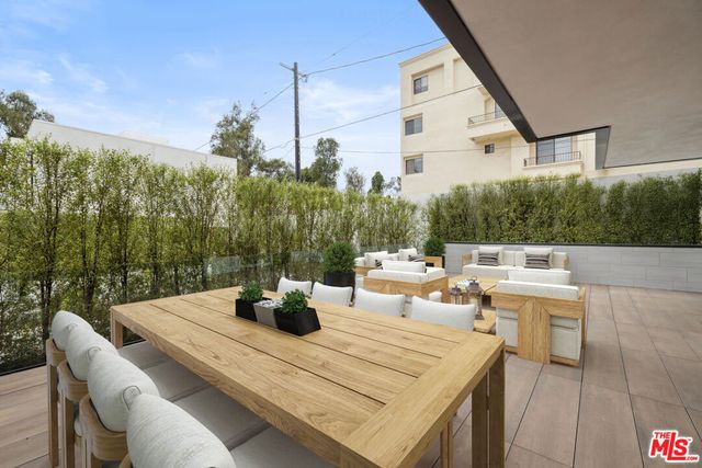 505 S Barrington Avenue 109, Los Angeles, CA 90049