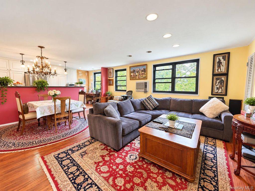 57-48 246th Crescent C8, Little Neck, NY 11362 — photo 3