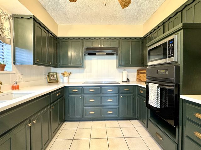 113 NE Timber Ridge Drive, Burleson, TX 76028