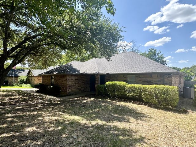 113 NE Timber Ridge Drive, Burleson, TX 76028