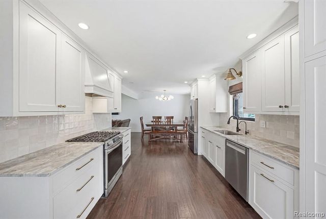 8327 Fox Bay Drive, White Lake, MI 48386
