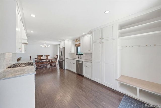 8327 Fox Bay Drive, White Lake, MI 48386