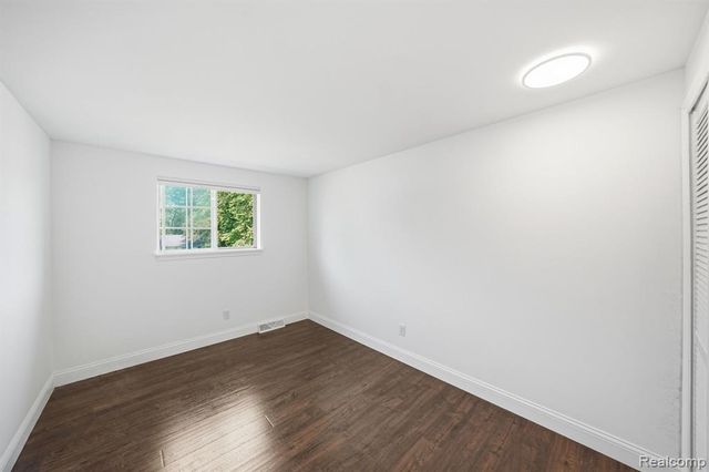 8327 Fox Bay Drive, White Lake, MI 48386