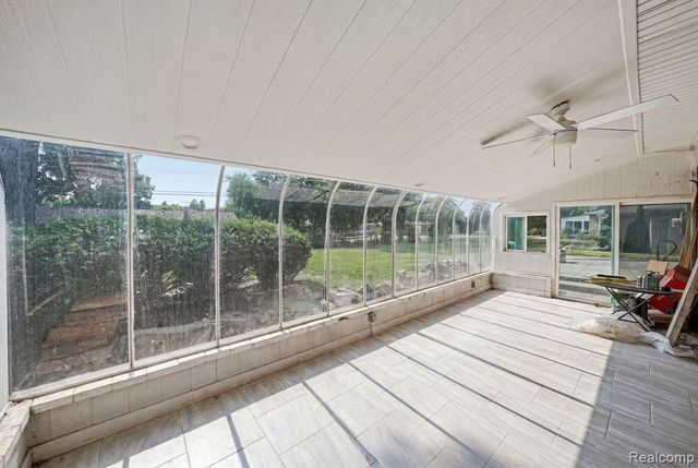 8327 Fox Bay Drive, White Lake, MI 48386