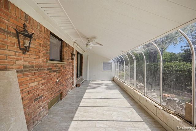 8327 Fox Bay Drive, White Lake, MI 48386